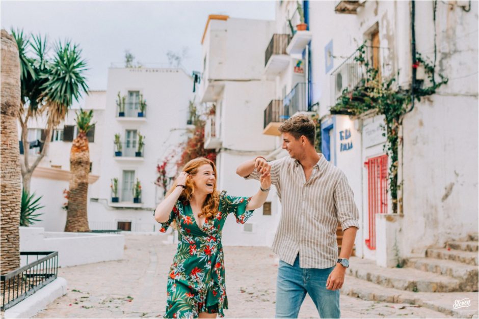 ibiza_old_town_stevendecuba_0009-940x627 Ibiza Old Town: Fun Couple Photos in Old Town Ibiza Engagement 