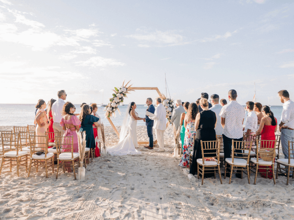 Where-Should-the-Officiant-Stand-During-Your-Aruba-Wedding-Ceremony-2-940x705 Where Should the Officiant Stand During Your Aruba Wedding Ceremony (2) 