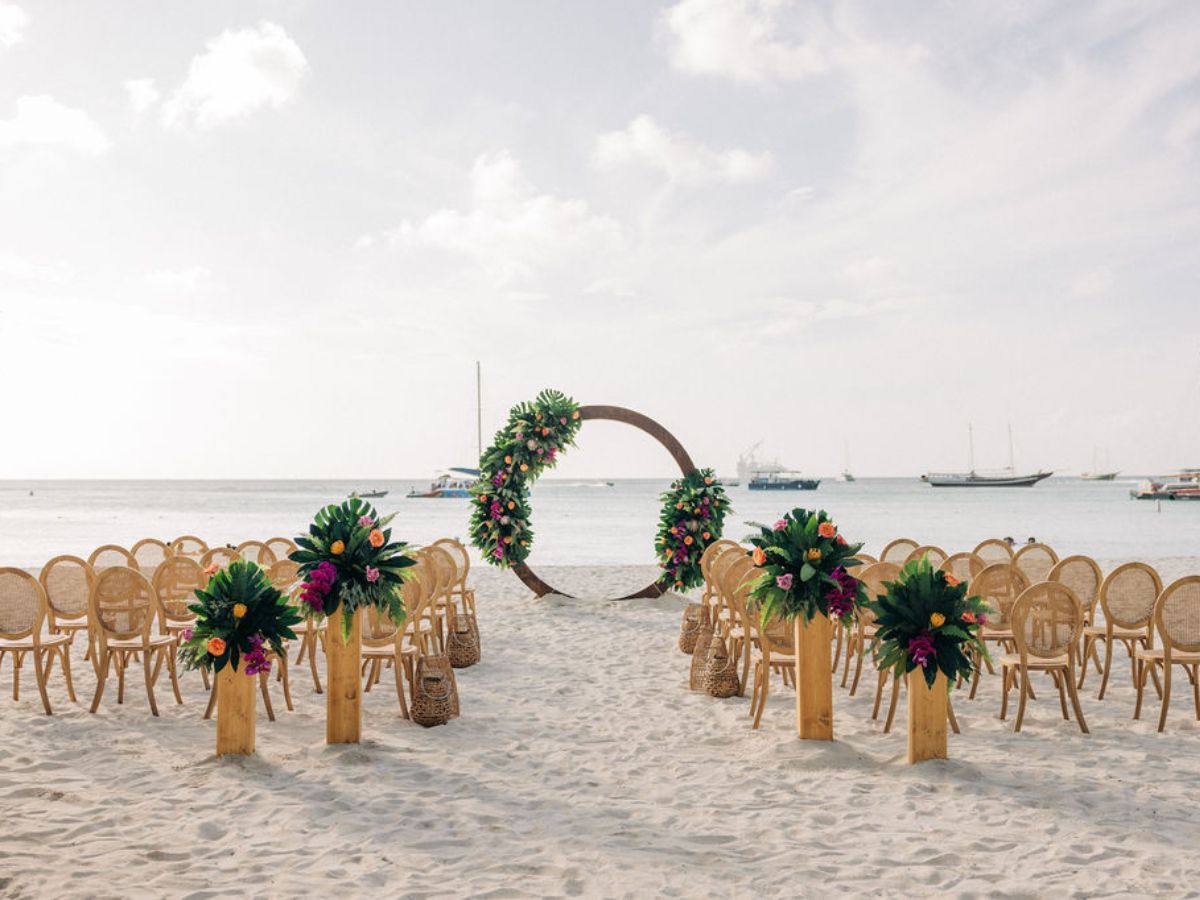 Should-You-Do-a-First-Look-on-Your-Wedding-Day-in-Aruba_-Heres-What-You-Need-to-Know-18 Should You Do a First Look on Your Wedding Day in Aruba? Here's What You Need to Know Destination Wedding in Aruba Wedding