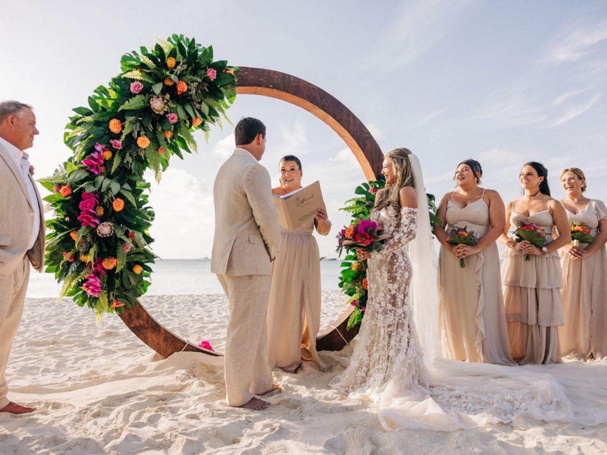 Should-You-Do-a-First-Look-on-Your-Wedding-Day-in-Aruba_-Heres-What-You-Need-to-Know-23 Should You Do a First Look on Your Wedding Day in Aruba? Here's What You Need to Know Destination Wedding in Aruba Wedding