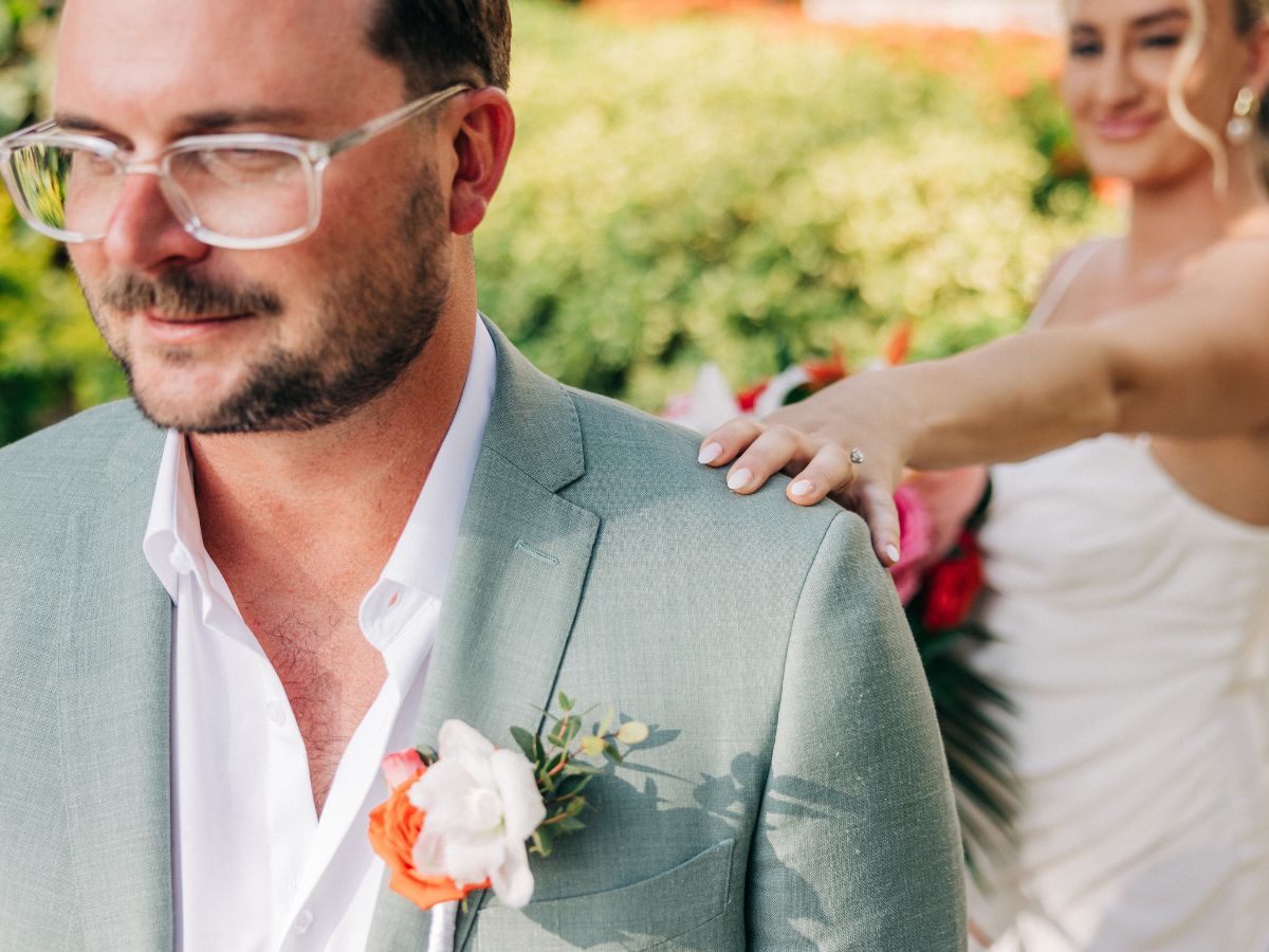 Should-You-Do-a-First-Look-on-Your-Wedding-Day-in-Aruba_-Heres-What-You-Need-to-Know-3-1 Should You Do a First Look on Your Wedding Day in Aruba? Here's What You Need to Know Destination Wedding in Aruba Wedding