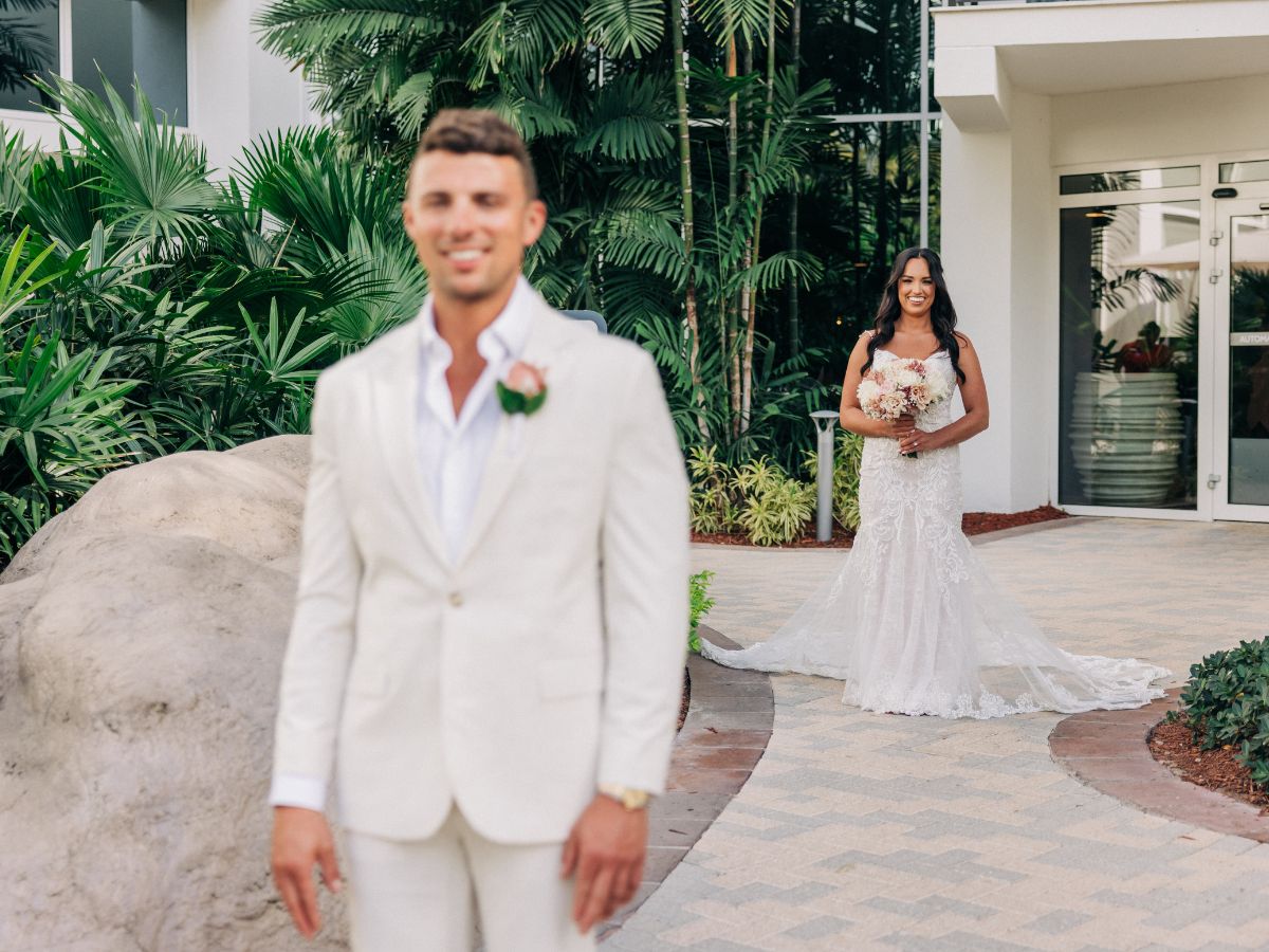 Should-You-Do-a-First-Look-on-Your-Wedding-Day-in-Aruba_-Heres-What-You-Need-to-Know-5-1 Should You Do a First Look on Your Wedding Day in Aruba? Here's What You Need to Know Destination Wedding in Aruba Wedding