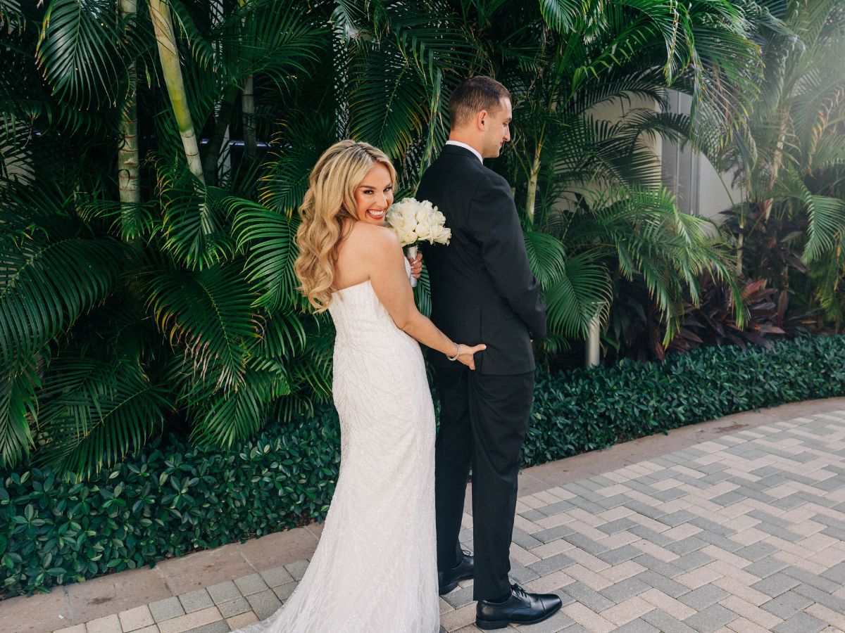 Should-You-Do-a-First-Look-on-Your-Wedding-Day-in-Aruba_-Heres-What-You-Need-to-Know-6 Should You Do a First Look on Your Wedding Day in Aruba? Here's What You Need to Know Destination Wedding in Aruba Wedding