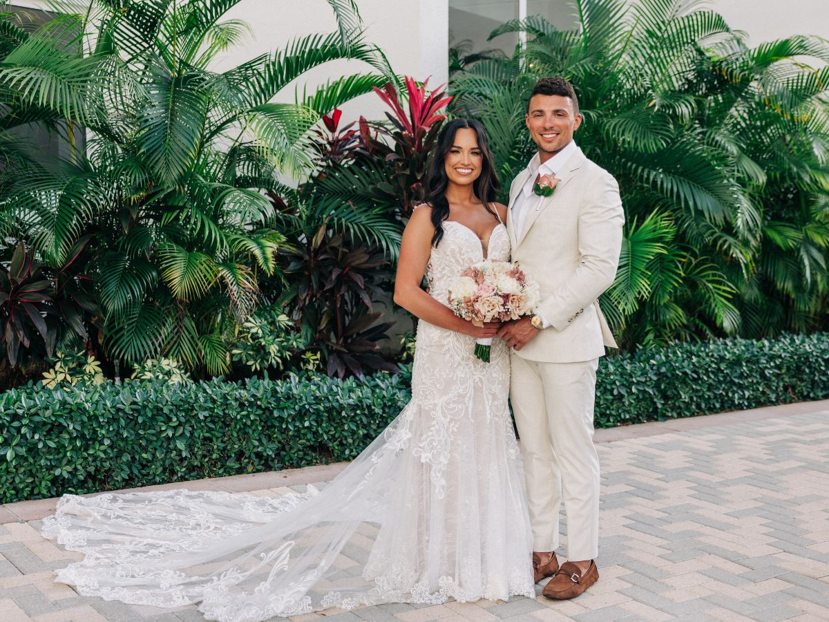Should-You-Do-a-First-Look-on-Your-Wedding-Day-in-Aruba_-Heres-What-You-Need-to-Know-7-1 Should You Do a First Look on Your Wedding Day in Aruba? Here's What You Need to Know Destination Wedding in Aruba Wedding