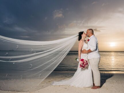 Kerry and John’s Dreamy Ritz Carlton Aruba Wedding: A Beachside Celebration to Remember